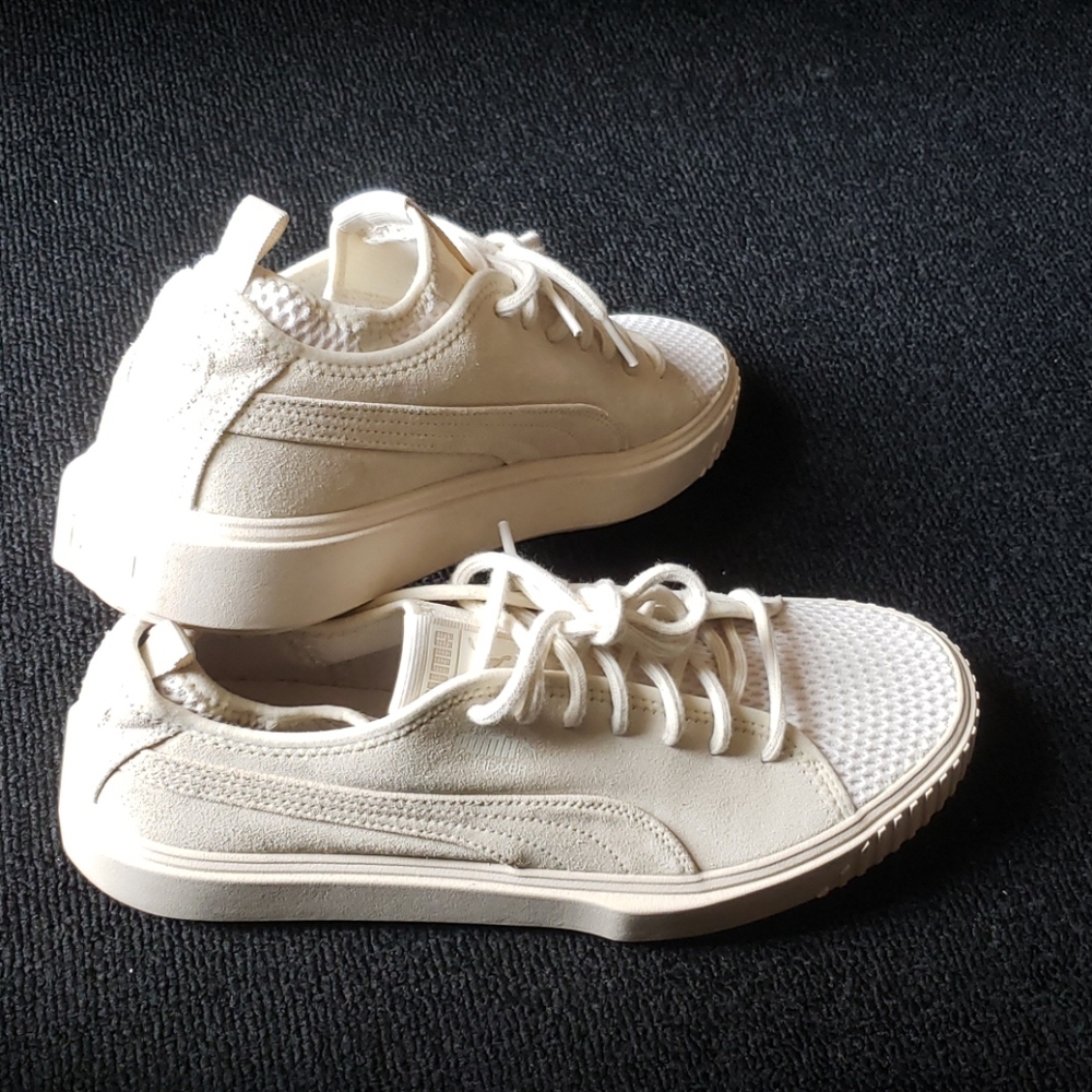Men's Puma, cream/beige in color, Sz 10